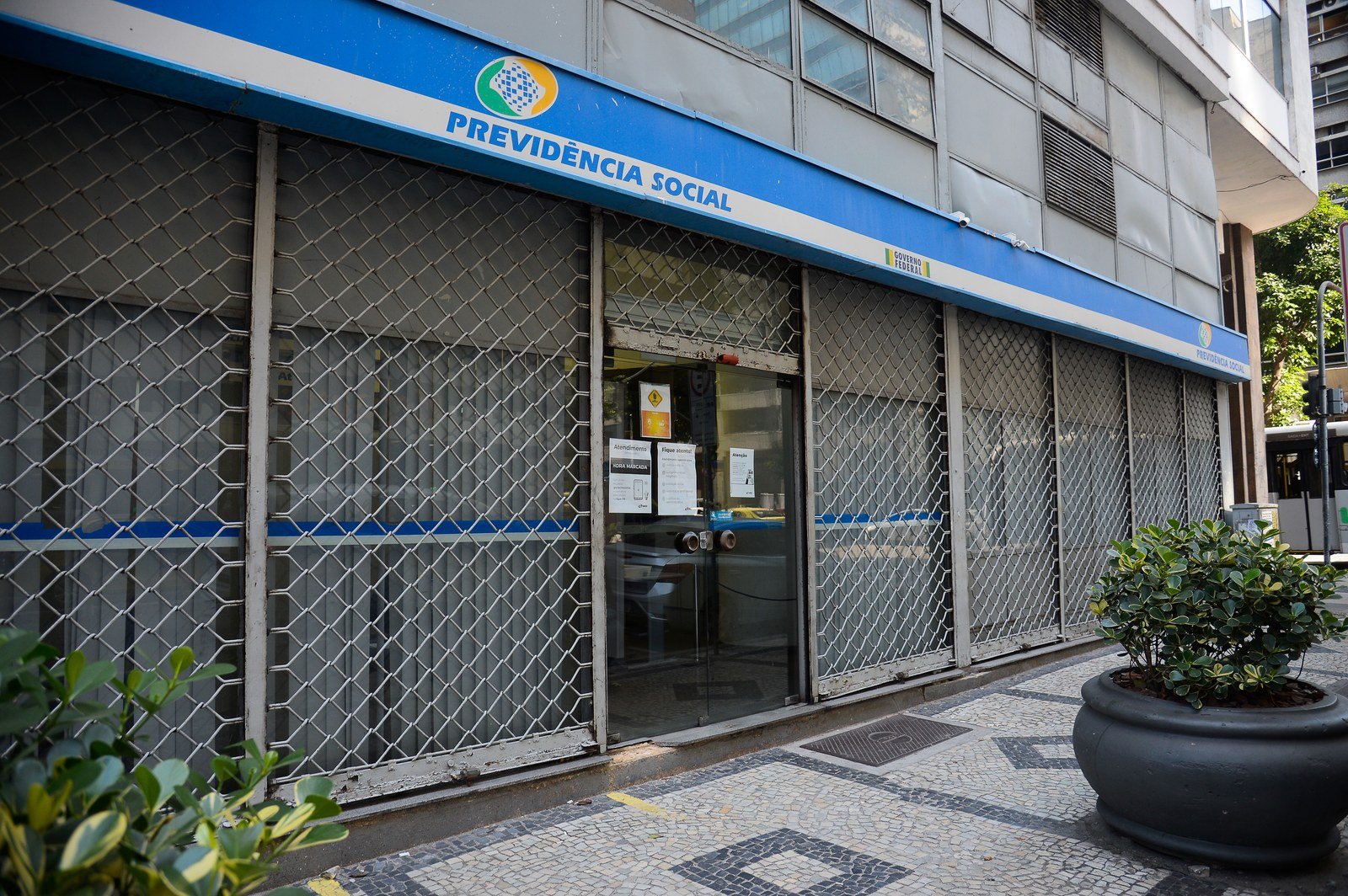 Fachada de uma agência da Previdência Social, onde o INSS faz atendimento e perícia médica