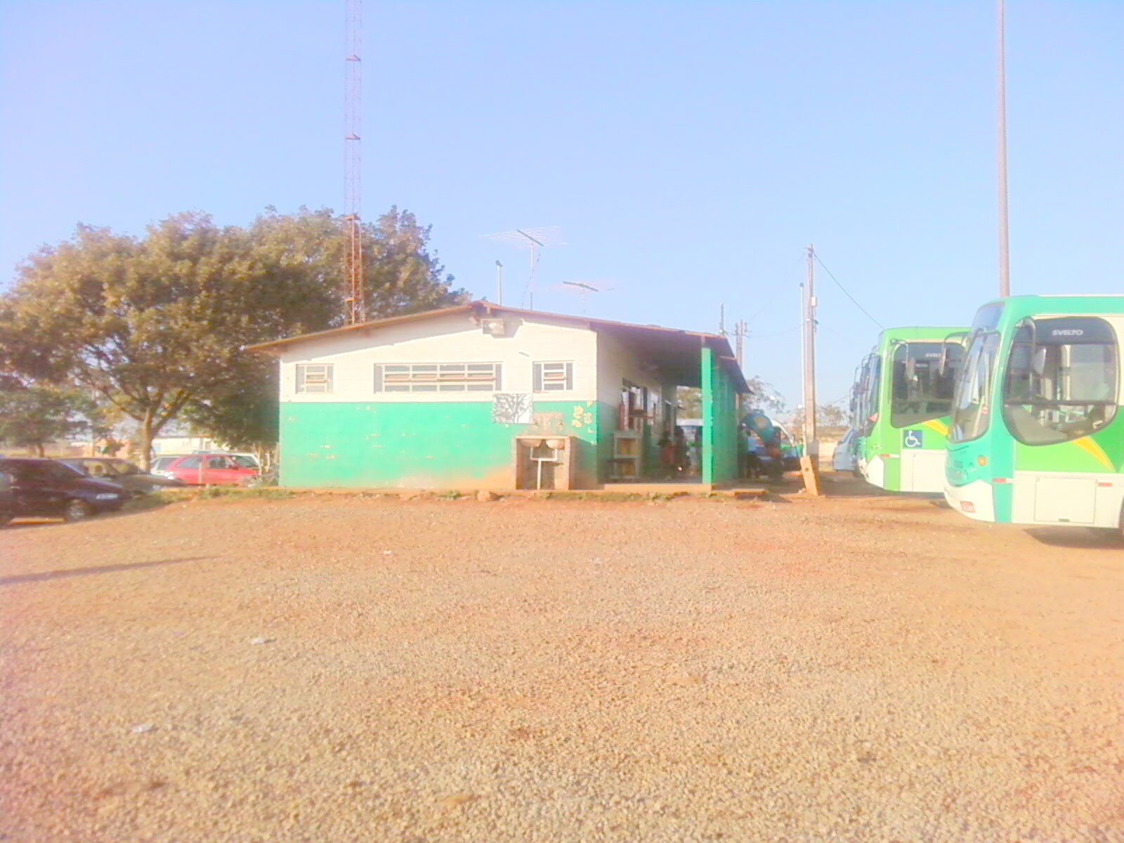 Terminal de onibus em Ceilandia, com coletivos do transporte publico do Distrito Federal estacionados