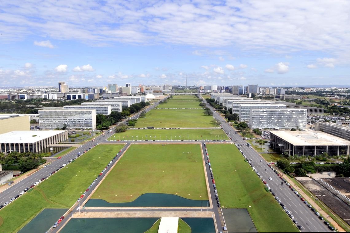 Vista aérea da Esplanada dos Ministérios, em Brasília, a partir do Congresso Nacional