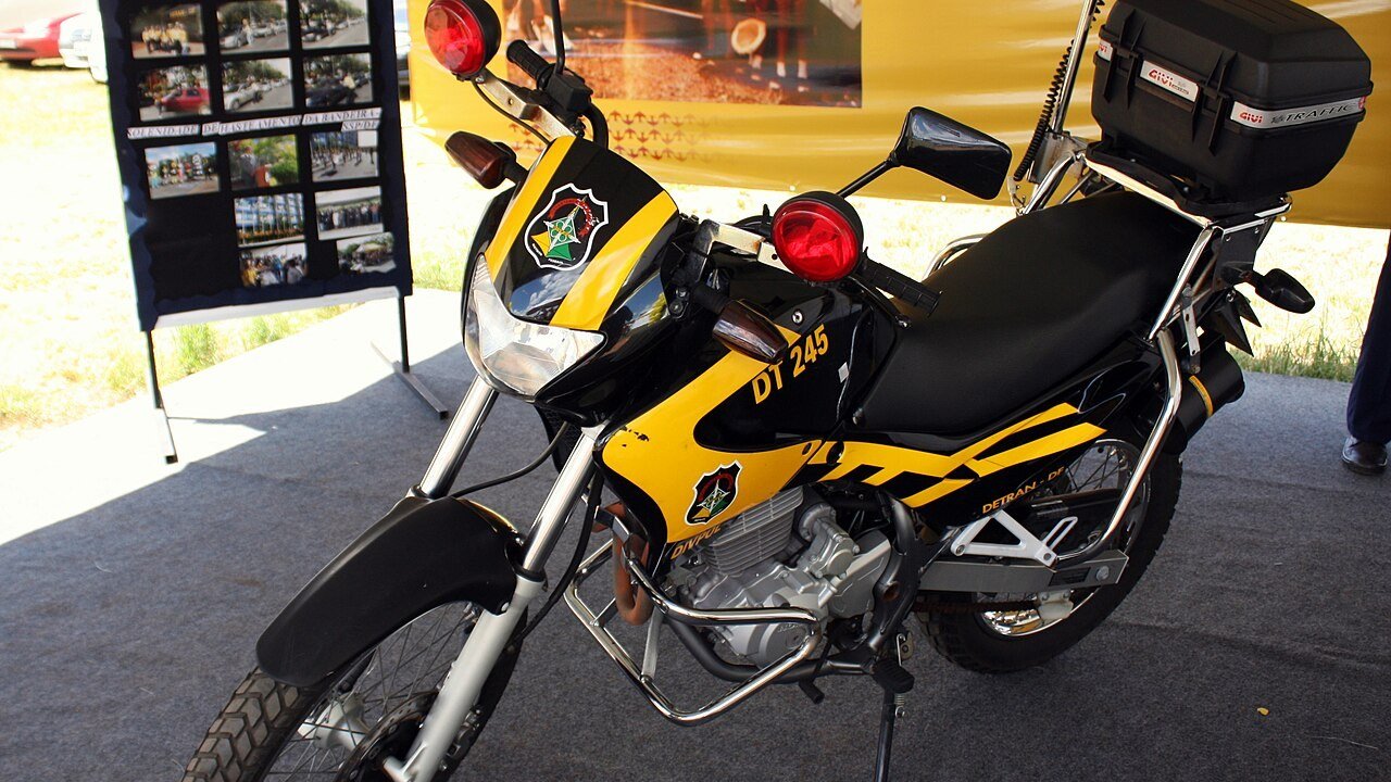 Motocicleta de fiscalização do Detran-DF