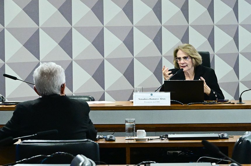 Senadora Damares Alves preside sessão da Comissão de Direitos Humanos do Senado