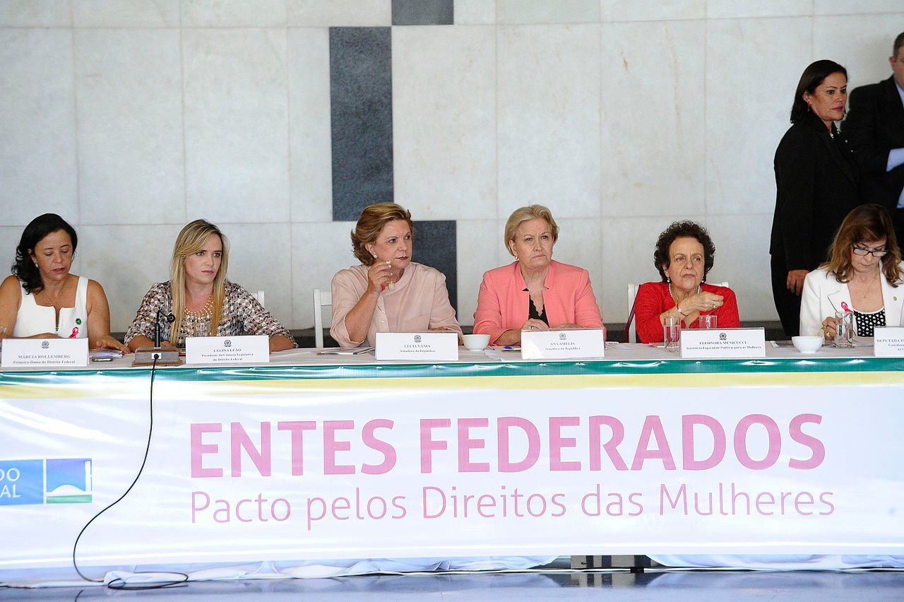 Governadora Celina Leão reunida com deputados distritais na CLDF