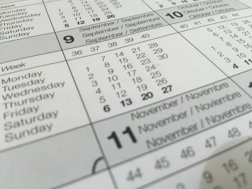 Calendário com datas e meses do ano em close