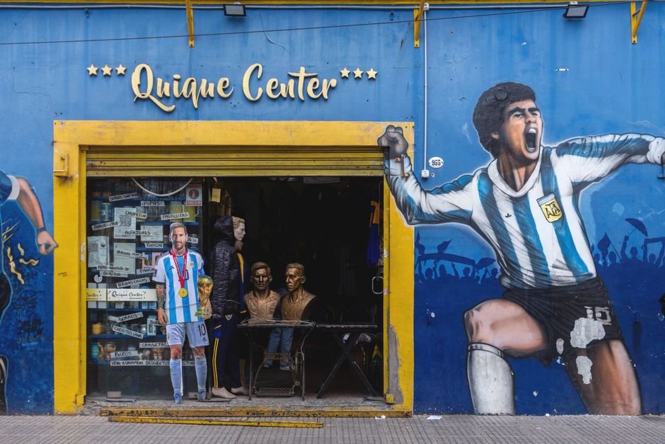 Messi faz hat-trick, iguala Klose e Argentina goleia a Argelia