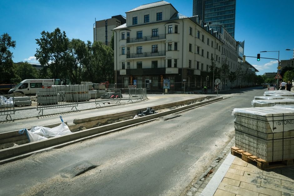 Obra de ampliação da Avenida Del Lago avança no Itapoã