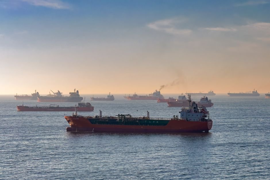 Irã isenta taxas no Estreito de Ormuz e libera passagem de navios