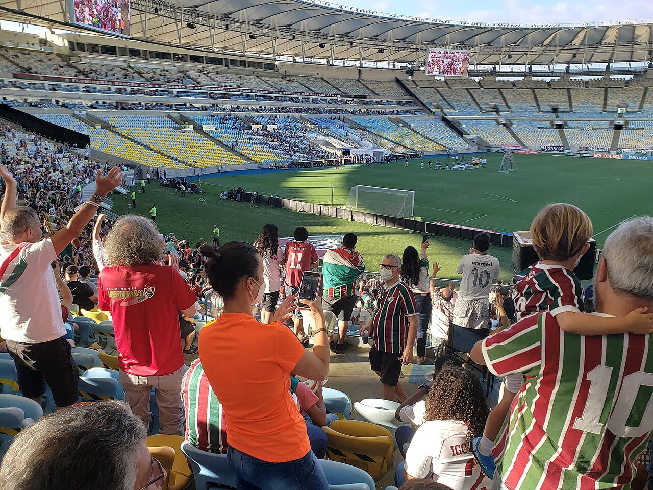 Torcida do Fluminense nas arquibancadas do Maracanã durante partida