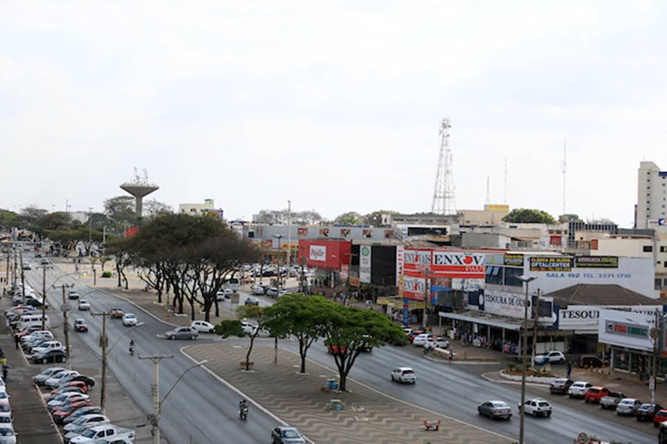 Estação do Metrô-DF com passageiros