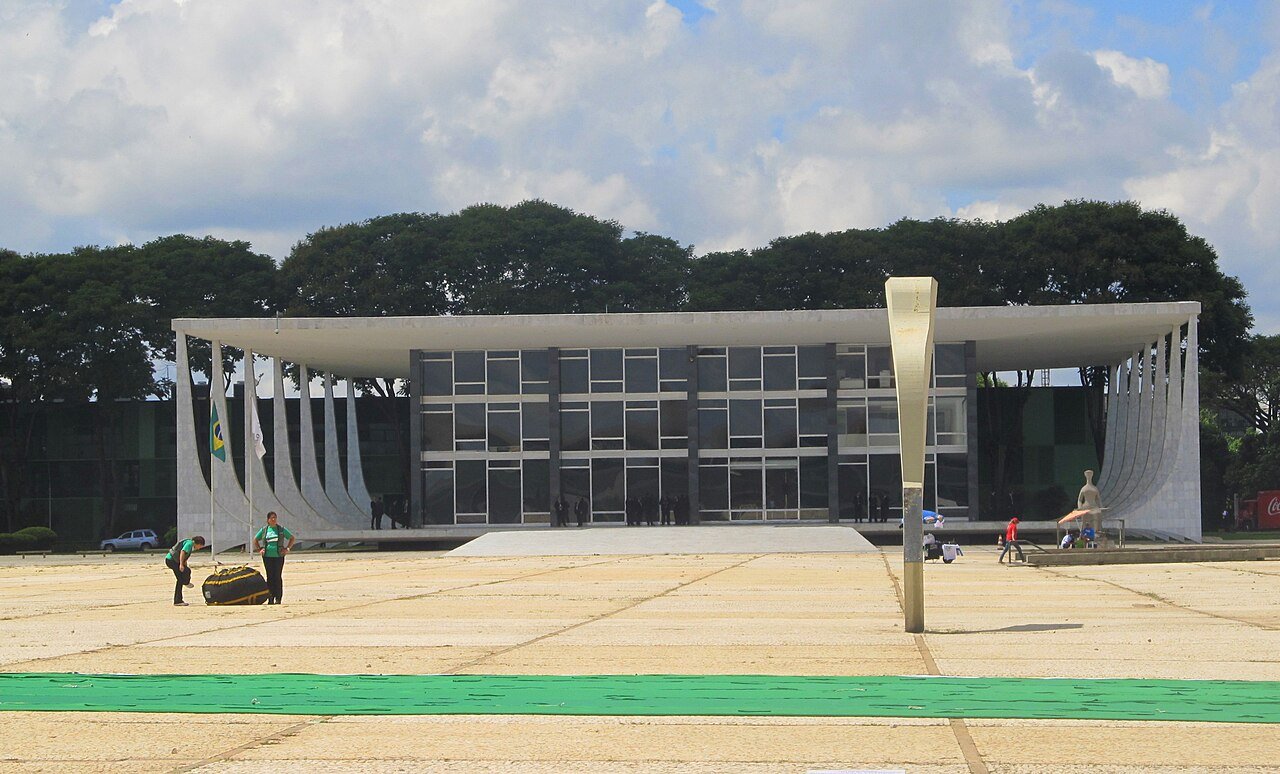 Fachada do edifício sede do Supremo Tribunal Federal, na Praça dos Três Poderes, em Brasília