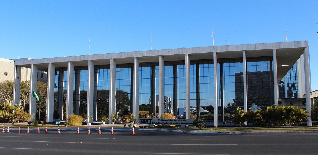 Fachada do edifício-sede do Tribunal de Justiça do Distrito Federal e dos Territórios, em Brasília