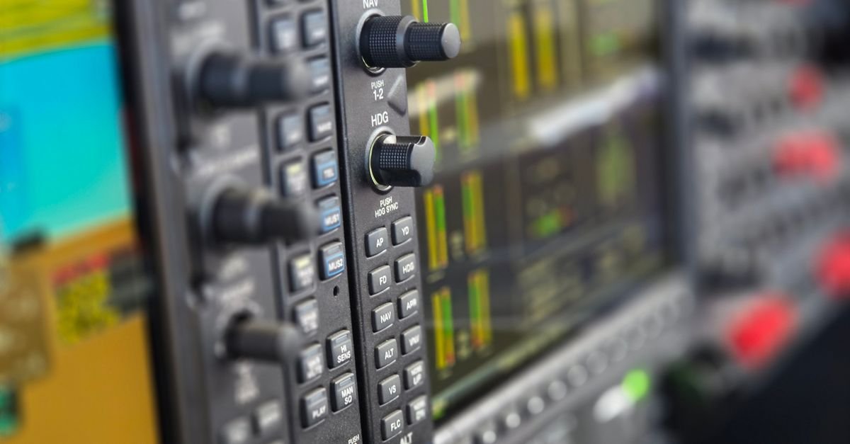 Painel de instrumentos em cabine de aeronave, em imagem ilustrativa