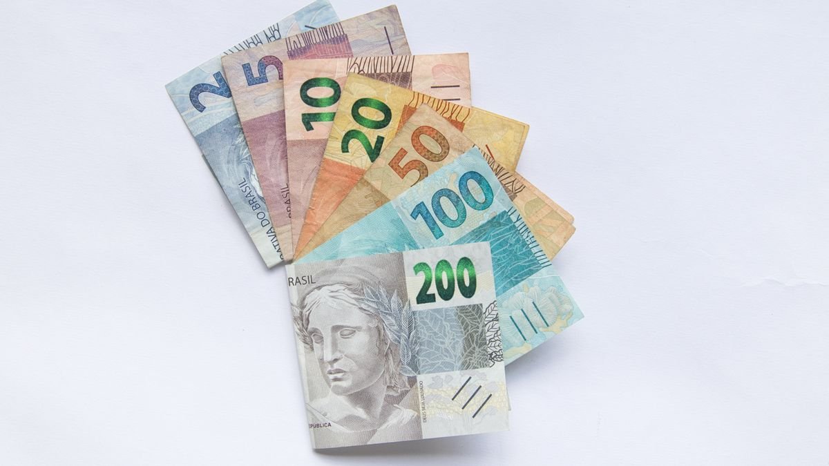 Cédulas de real em leque; imagem ilustrativa sobre o Bolsa Família