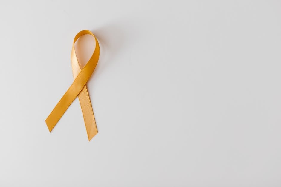 Fita amarela de conscientizacao em fundo branco