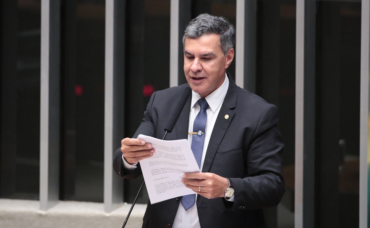 Deputado Capitão Augusto (PL-SP), autor do projeto, discursa na tribuna da Câmara dos Deputados