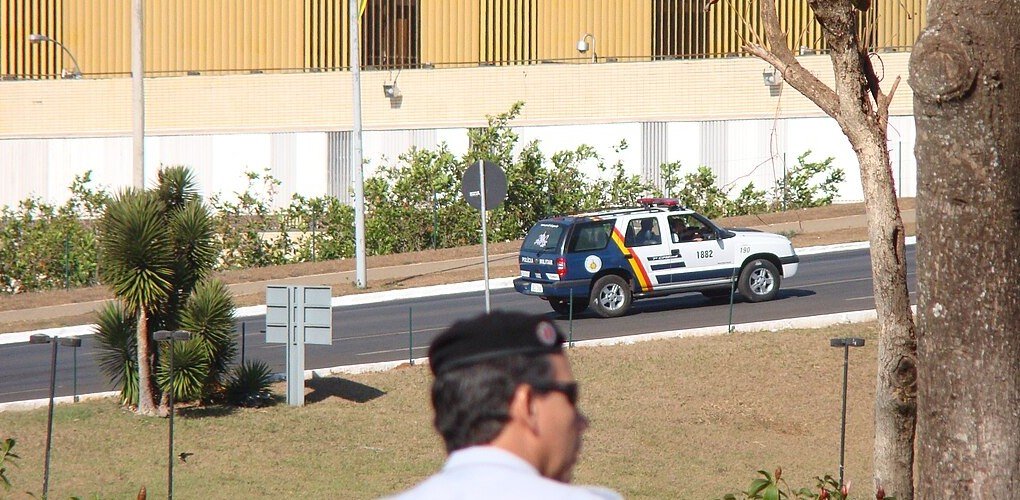 Viatura da Polícia Militar do Distrito Federal em via de Brasília