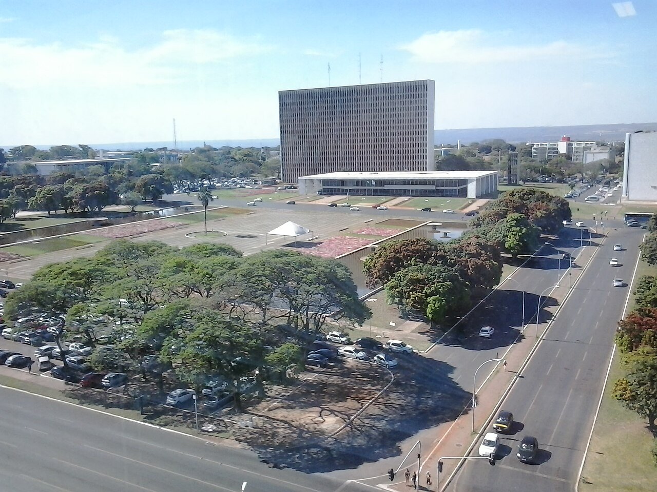 Praça do Buriti, com o Palácio do Buriti, sede do Governo do Distrito Federal, ao fundo