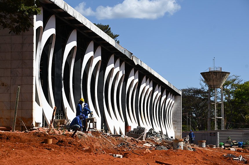 Obras da fachada em arcos do futuro centro cultural do Senado Federal, em Brasília