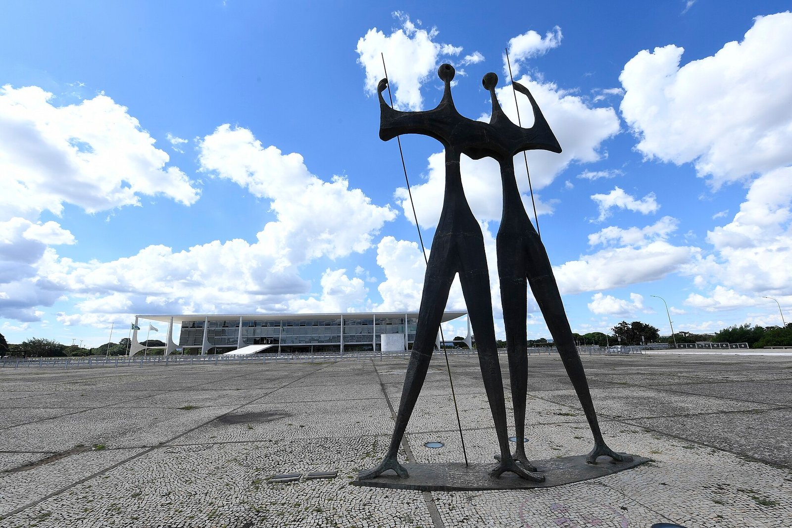 Escultura Os Candangos na Praça dos Três Poderes, em Brasília