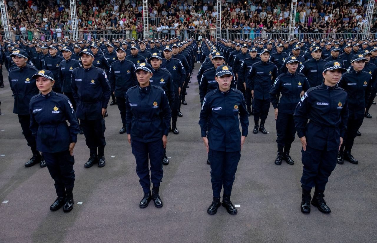 Policiais militares do DF perfilados em cerimônia de formatura da corporação