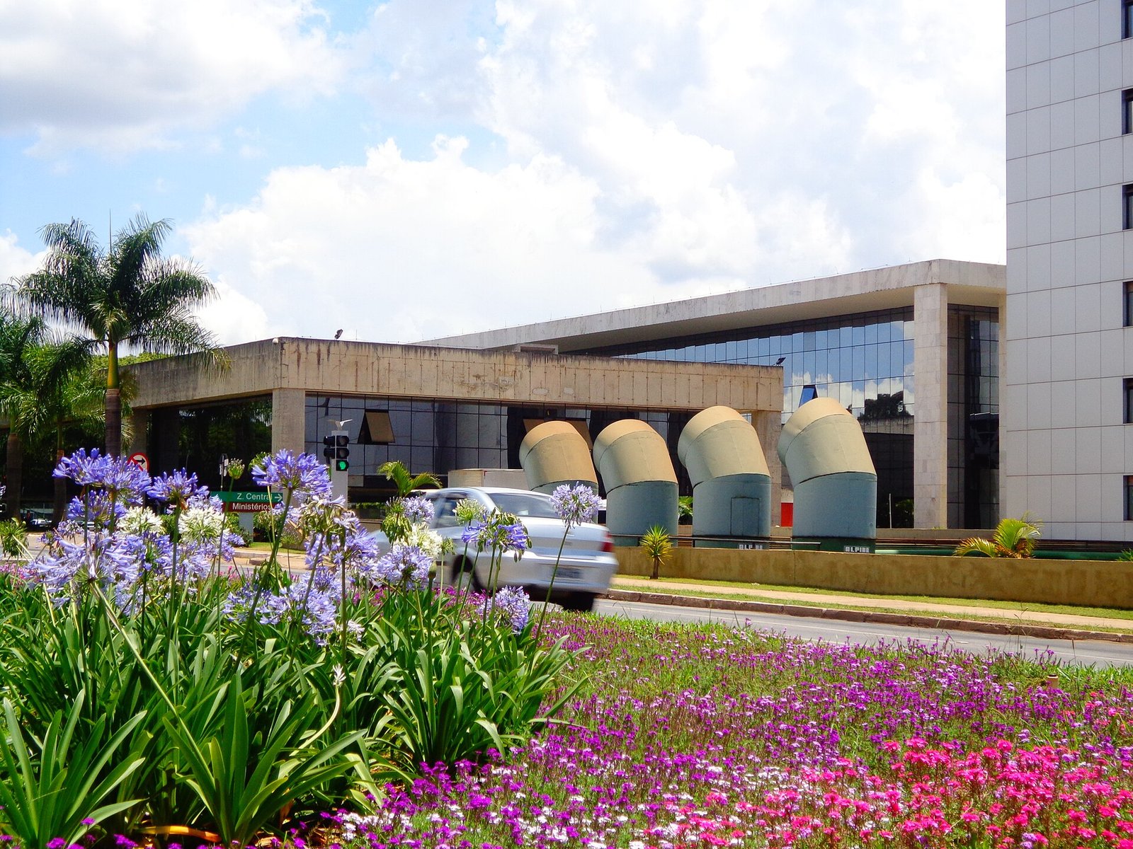 Edifício anexo do Tribunal de Justiça do Distrito Federal e dos Territórios, em Brasília