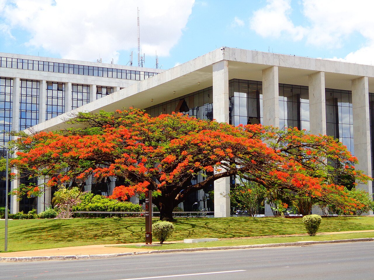 Fachada do Palácio da Justiça do Tribunal de Justiça do Distrito Federal e dos Territórios, em Brasília