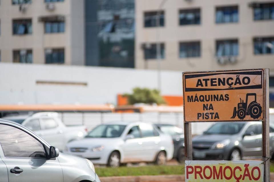 Obras de viaduto em região do DF