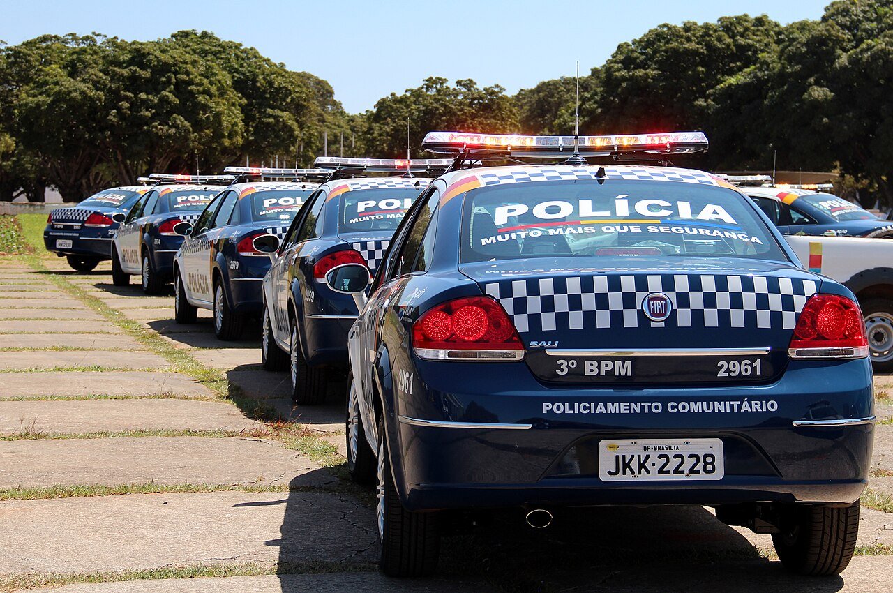 Viaturas da Polícia Militar do Distrito Federal enfileiradas, com a identificação do 3º Batalhão na traseira