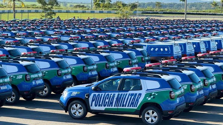 Frota de viaturas da Policia Militar de Goias enfileiradas em patio